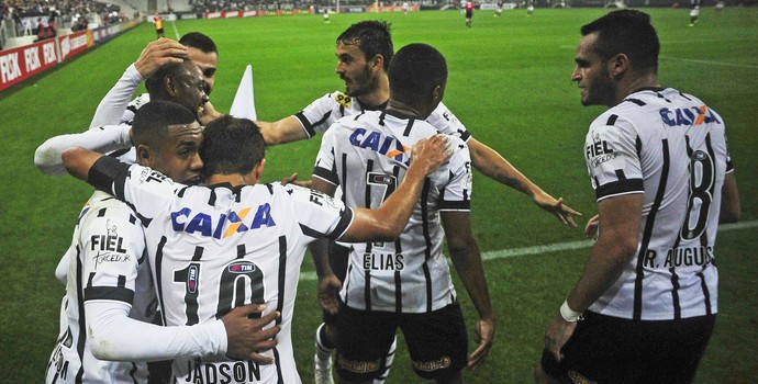 Corinthians x Ponte Preta Jadson grupo (Foto: Marcos Ribolli)