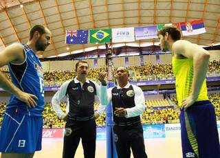 Bruninho Brasil contra Itália (Foto: Divulgação / FIVB)