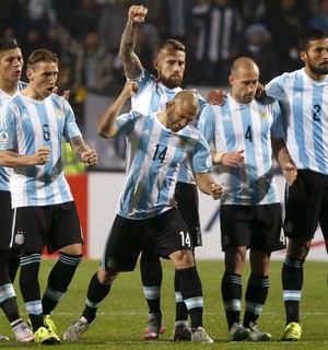 Comemoração Argentina x Colômbia pênaltis (Foto: EFE)