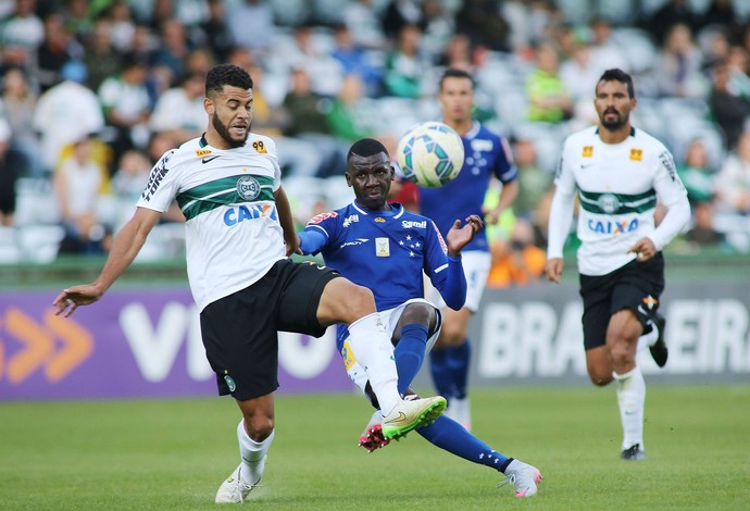 Coritiba Cruzeiro (Foto: Giuliano Gomes/ Agência PRPRESS)