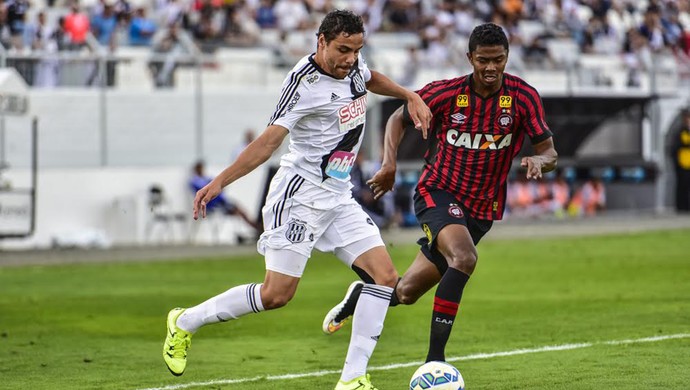 Ponte Preta x Atlético-PR Brasileirão (Foto: Fábio Leoni / PontePress)