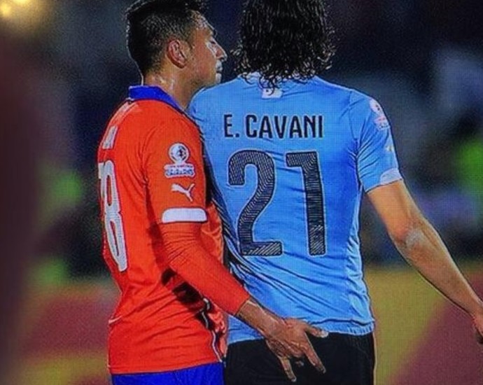 Mão boba Jara Cavani (Foto: Reprodução internet)