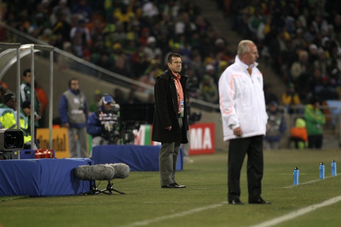 Dunga Eriksson Brasil x Costa do Marfim 2010 (Foto: AP)