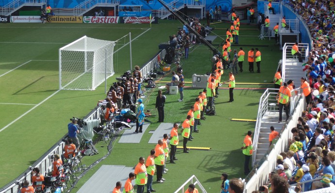 Stewards - segurança reforçada - Itália x Uruguai - Arena das Dunas (Foto: Augusto Gomes)