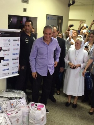 Tite Corinthians evento em hospital (Foto: Carlos Augusto Ferrari)