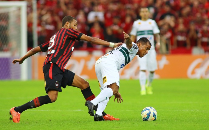 marcos aurélio coritiba atletiba (Foto: Giuliano Gomes/PR Press)