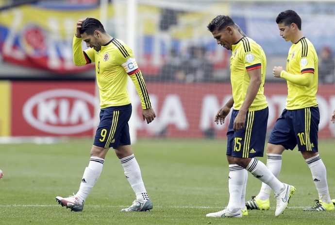 Falcao García e James Rodríguez Colômbia x Peru (Foto: AP)