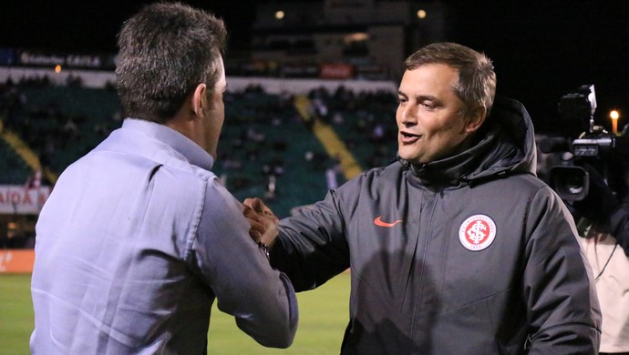 Argel Fucks Diego Aguirre (Foto: Luiz Henrique/Figueirense FC)