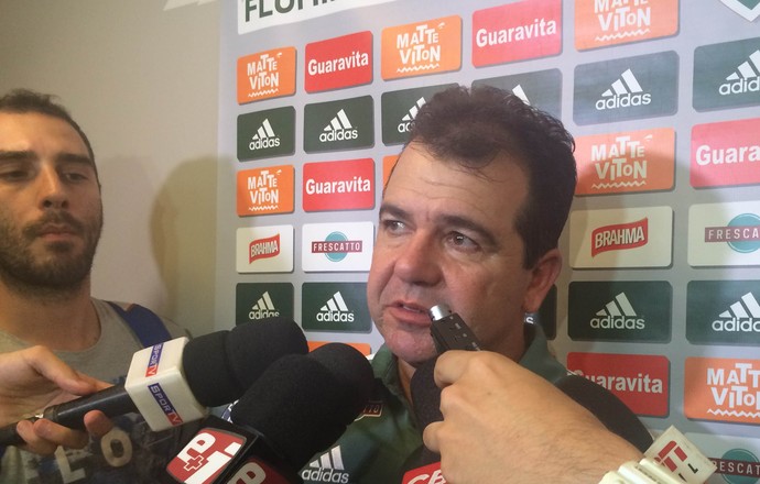 Enderson Moreira coletiva após jogo com Palmeiras (Foto: Diego Ribeiro)