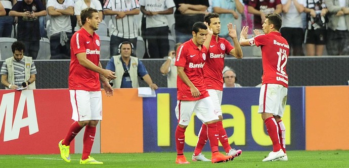 corinthians x internacional gol nilmar (Foto: Marcos Ribolli)