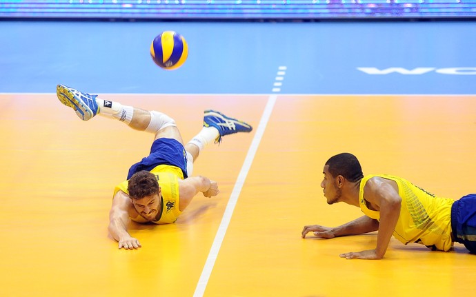 Sérvia x Brasil Liga Mundial de vôlei 2015 - Bruninho e Lucarelli (Foto: FIVB)