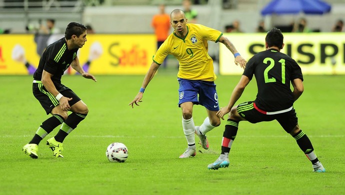 Diego Tardelli, Brasil x México (Foto: Marcos Ribolli)