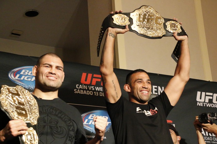 Cain Velásquez Fabricio Werdum UFC 188 encarada (Foto: Evelyn Rodrigues)