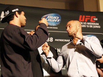 Gilbert Melendez Eddie Alvarez UFC 188 encarada (Foto: Evelyn Rodrigues)