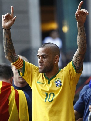 Daniel Alves - festa título Barcelona (Foto: AFP)