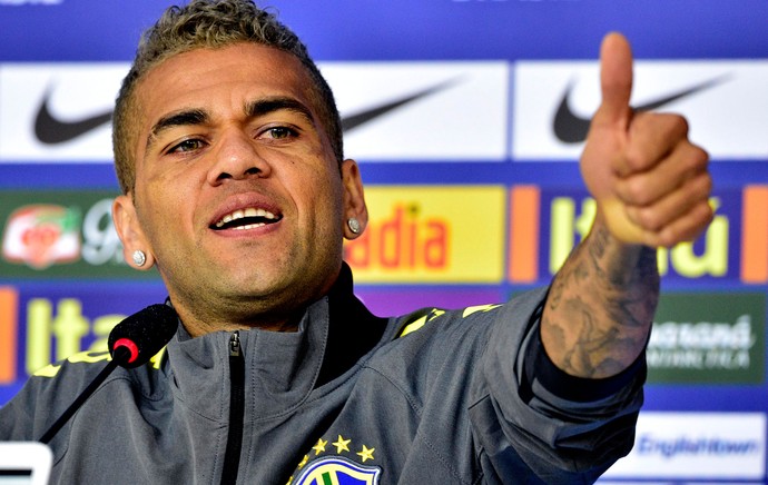 daniel alves brasil coletiva (Foto: Gaspar Nobrega / Vipcomm)