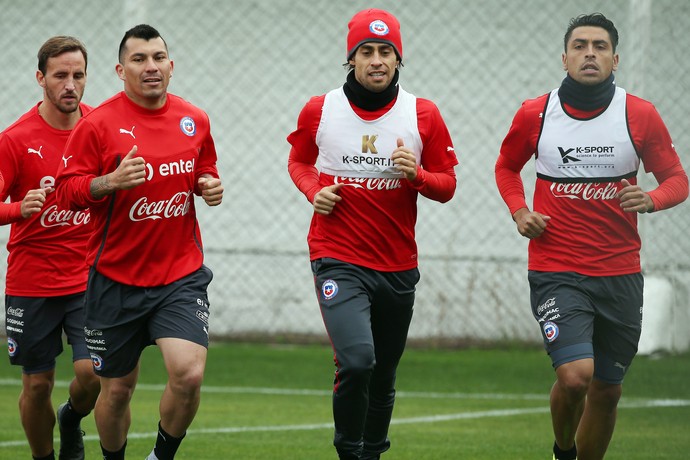 Fuenzalida, Medel, Valdivia e Jara treino Chile (Foto: EFE/Mario Ruiz)