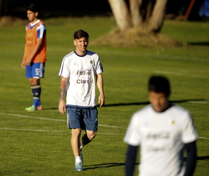 Messi treina com a seleção argentina (Foto: AFP)