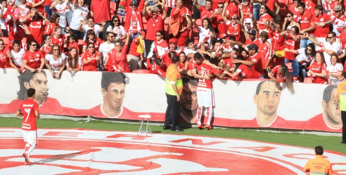 Vitinho atacante Inter Internacional Coritiba Beira-Rio (Foto: Tomás Hammes / GloboEsporte.com)