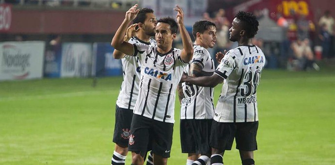 Jadson - Joinville x Corinthians (Foto: Ricardo Taves / Ag. Corinthians)