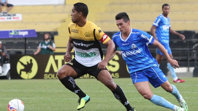 Juninho, macaé x criciúma (Foto: Tiago Ferreira / Macaé Esporte)