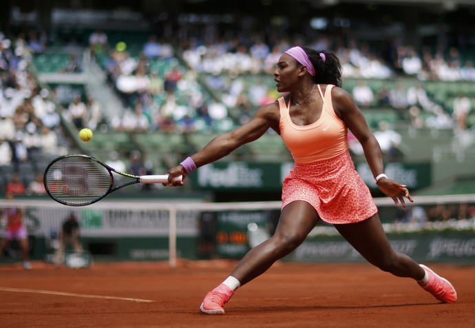 Serena Williams vence Sara Errani nas quartas em Roland Garros (Foto: Reuters)