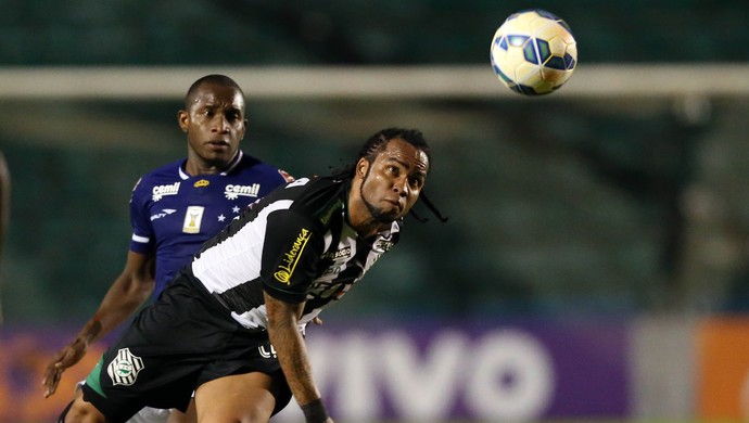 Carlos Alberto Figueirense x Cruzeiro (Foto: Agência Estado)