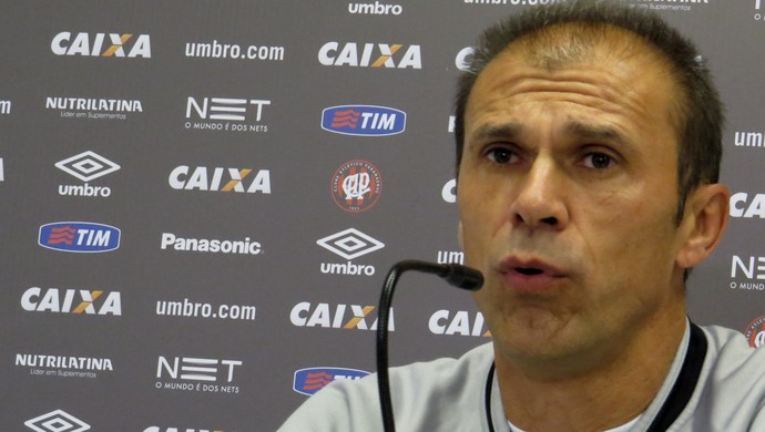 Técnico Milton Mendes do Atlético-PR (Foto: Fernando Freire)