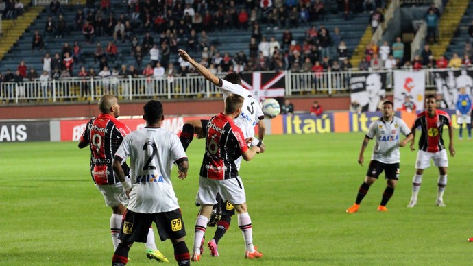 Joinville x Atlético-PR (Foto: José Carlos Fornér/JEC)