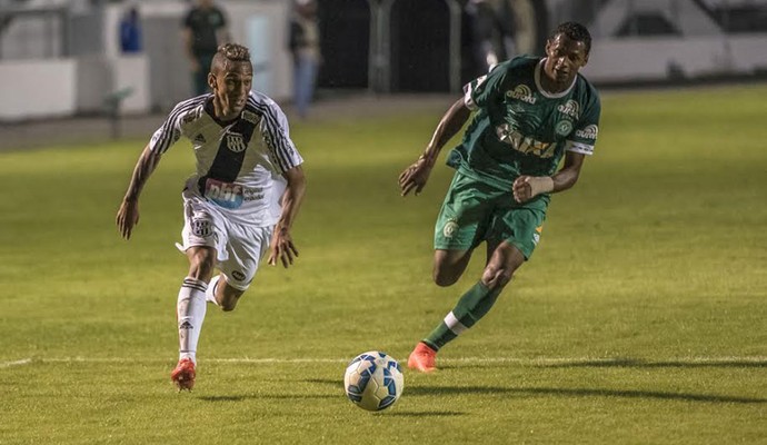 Ponte Preta x Chapecoense (Foto: Fabio Leone / PontePress)