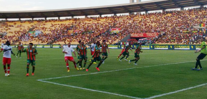 Sampaio x Náutico jogando no Castelão pela Série B (Foto: Afonso Diniz/GloboEsporte.com)