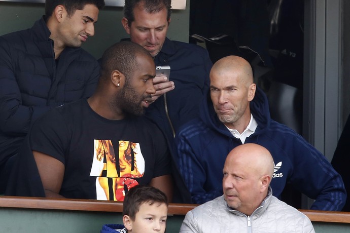 tênis Teddy Riner e Zinedine Zidane Federer x Dzumhur Roland Garros (Foto: AFP)