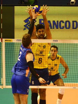 Brasil x Sérvia - Liga Mundial de Vôlei - Leandro Vissotto (Foto: FIVB)