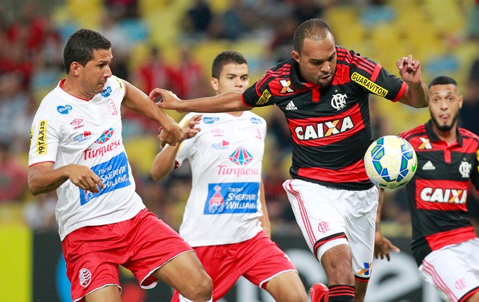 Fabiano Eller e Alecsandro, Flamengo x Náutico (Foto: Roberto Filho / Ag. Estado)