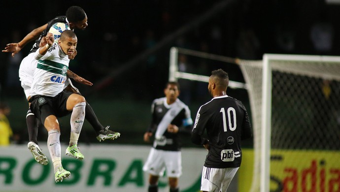 coritiba x ponte preta (Foto: Giuliano Gomes/PR Press)