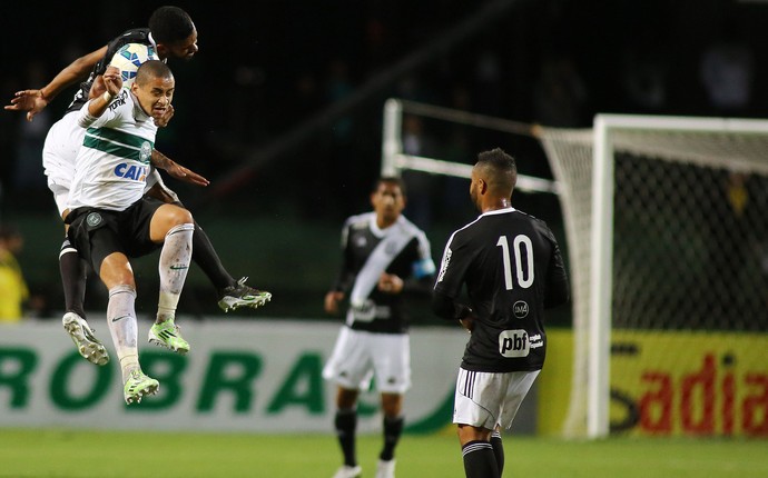 coritiba x ponte preta (Foto: Giuliano Gomes/PR Press)