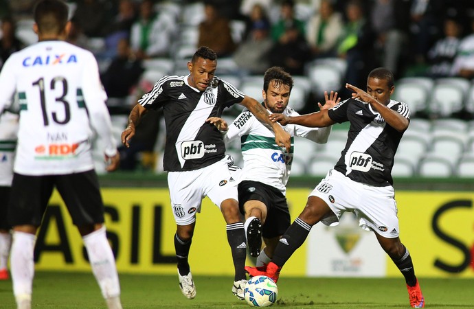 coritiba x ponte preta (Foto: Giuliano Gomes/PR Press)