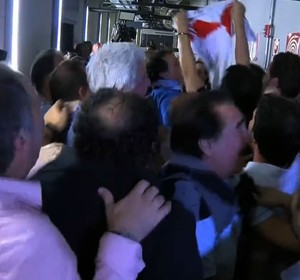 Delegação River Plate canta no Mineirão (Foto: Reprodução SporTV)