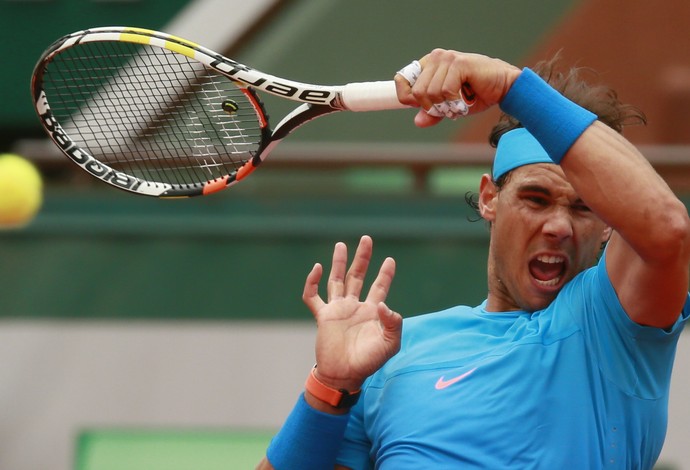 Rafael Nadal vence jovem francês de 18 anos na estreia em Roland Garros, iniciandio a busca pelo 120º título coim vitória  (Foto: Reuters)