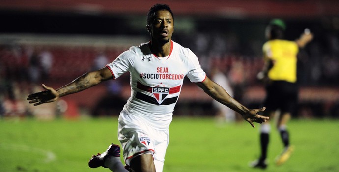 Michel Bastos São Paulo x Joinville (Foto: Marcos Ribolli)