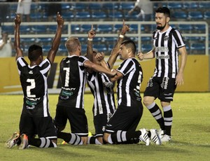 Ceará comemora contra o América-MG (Foto: LC MOREIRA - Agência Estado)