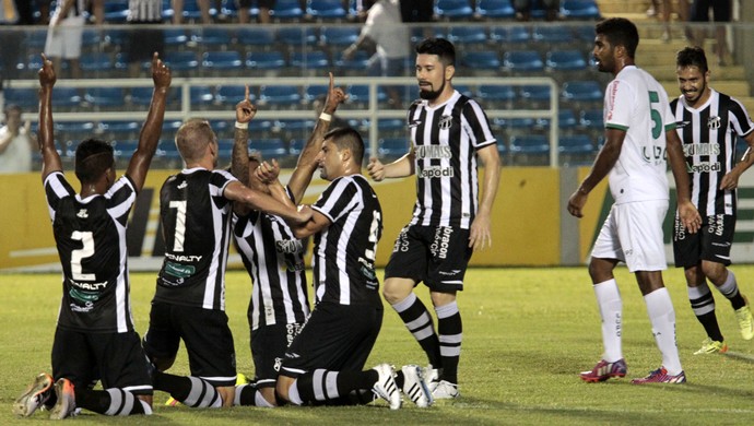 Ceará comemora contra o América-MG (Foto: LC MOREIRA - Agência Estado)