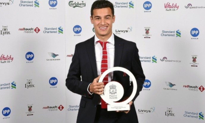 Philippe Coutinho premiação Liverpool (Foto: Reprodução / Twitter)