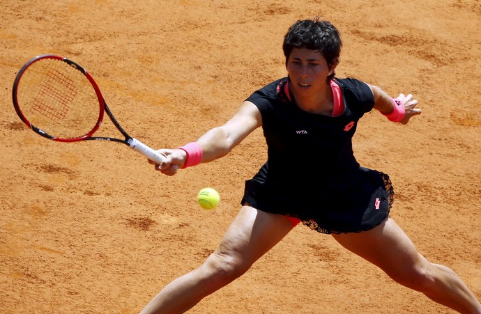 Carla Suárez Navarro x Maria Sharapova na final do WTA Premier de Roma (Foto: AP)