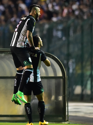 Marquinhos Pedroso gol Figueirense x Avaí (Foto: Agência Estado)