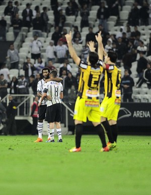 Corinthians x Guaraní Libertadores Gol (Foto: Marcos Ribolli)