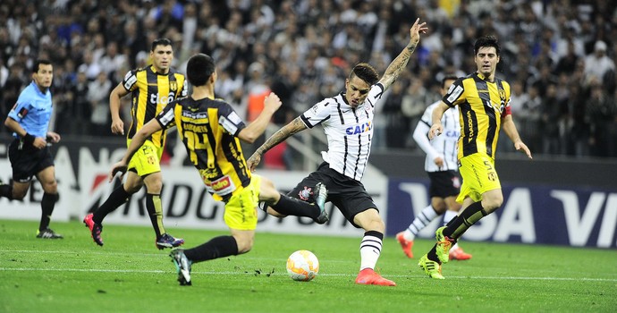 Corinthians x Guaraní Libertadores Guerrero (Foto: Marcos Ribolli)