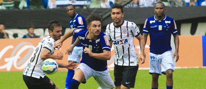 Willian Cruzeiro Corinthians (Foto: Fablicio Rodrigues/Light Press)