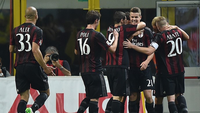 Jogadores do Milan comemoram, Milan x Roma (Foto: Agência Reuters)