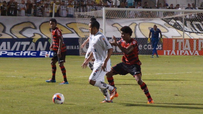 ABC x Oeste, no Estádio Frasqueirão (Foto: Augusto Gomes/GloboEsporte.com)